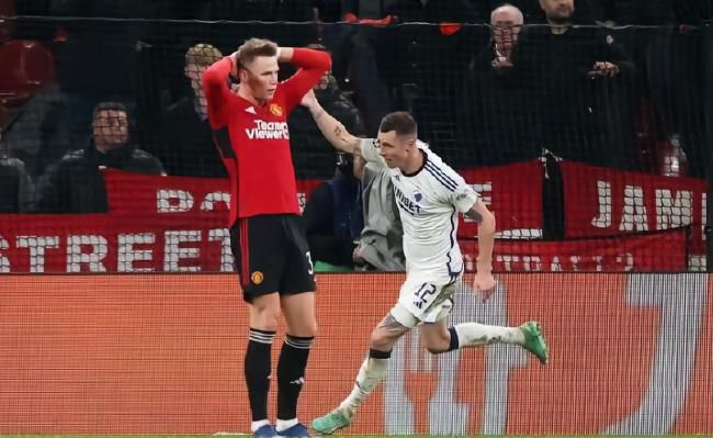 《中国医生》单日票房4156万，连续11天蝉联日榜冠军。