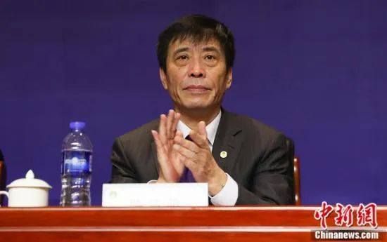 《野性的呼唤》（2020）剧照哈里森·福特：暮年救赎凭借《星球大战》韩·索罗船长与《夺宝奇兵》印第安纳·琼斯两大经典角色，哈里森·福特曾经是影史票房最高的演员之一，主演影片累计票房超百亿美元。