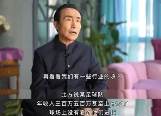 近日电影曝出首支“燃爆巷战”原片片段，战斗天使为保护依德医生大打出手，并重拾失落了三百年的高科技格斗术---机甲术，有网友评 《阿丽塔》曝七大看点 勾勒“战斗天使”前世今生 2019-02-22 开画当日，《阿丽塔：战斗天使》发布了一支詹姆斯·卡梅隆推荐视频，卡梅隆在视频中力荐观众走进影院体验这部大片，“通过先进的放映设备，尖端的视效以及震撼的音效，才可以感受到《阿丽塔：战斗天使》。