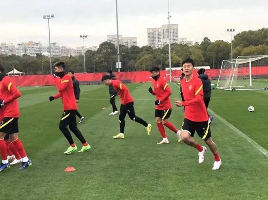 那第三个关键词是澳门国际喜剧节第三届澳门国际喜剧节于4月9日至12日在澳门和横琴双地举行，打造兼具文化性与趣味性的喜剧盛宴，前两届热度已凸显，本届的话题热度是持续攀升，相关直播累计观看人数超300万。