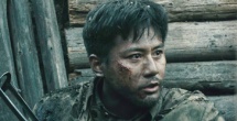 而这只白猫也颇有来历：原来这是孙俪8年前出演《甄嬛传》中共演的白猫。