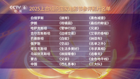电影《她》早已预言了这种关系的脆弱性：男主爱上AI系统“萨曼莎”，却因无法忍受她同时与上千人恋爱而崩溃；
