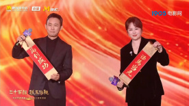 近日，瑞典电影《仰望苍穹》发布全新特辑，揭秘了影片从瑞典语版本转为英语版本的技术秘密。